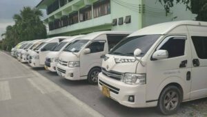 รถตู้ให้เช่าแปดริ้ว